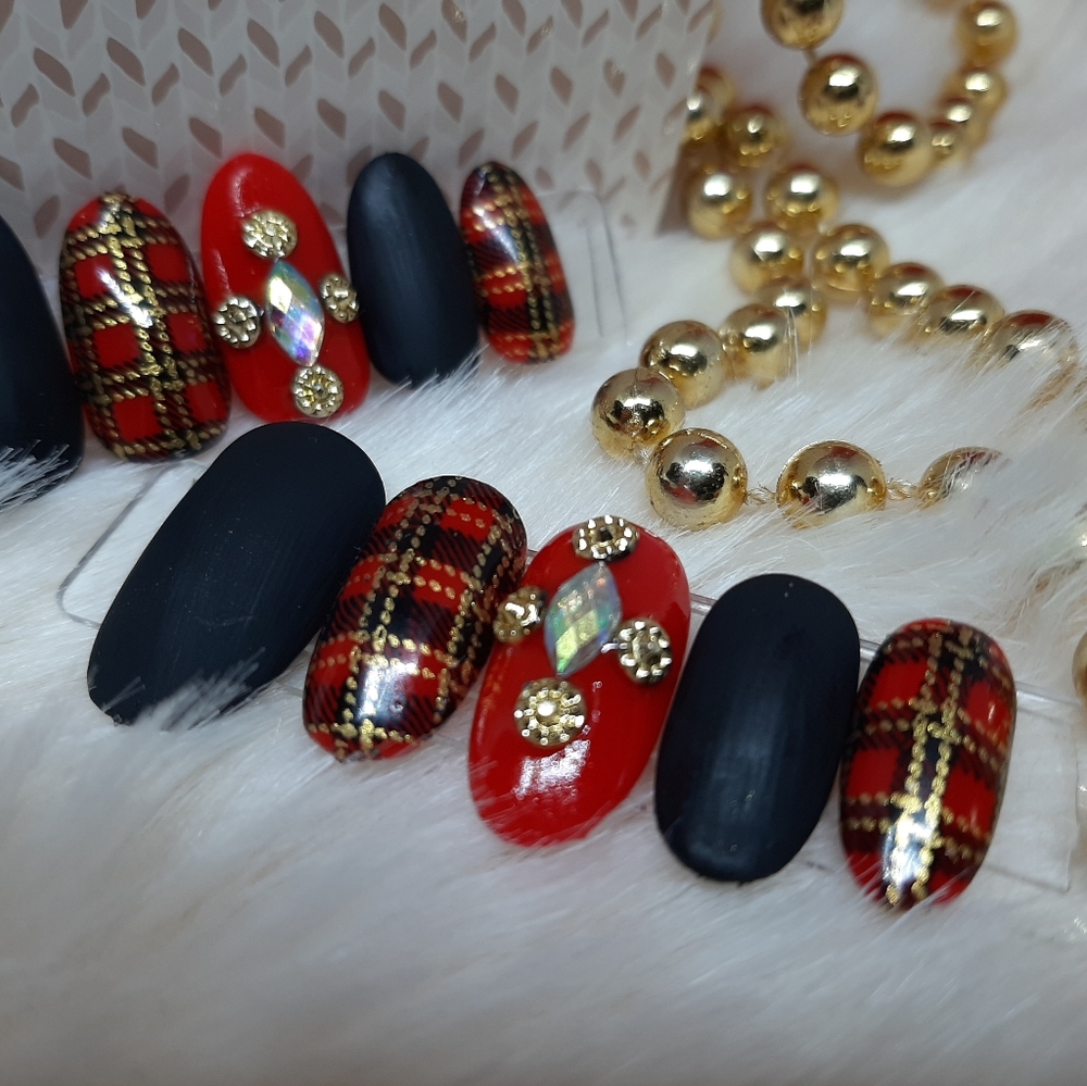 Tartan plaid press on nails. MEDIUM